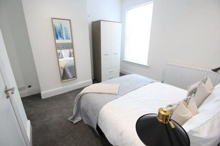 1 bedroom in a house share to rent - Photo 4