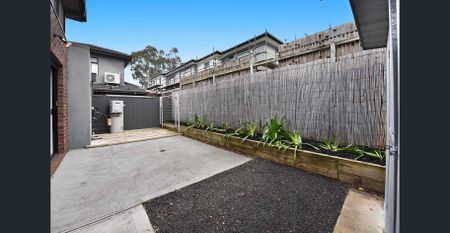 Close and Convenient - Photo 5