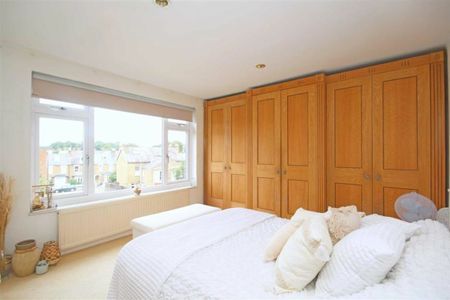 Mortlake Road, TW9, London - Photo 5