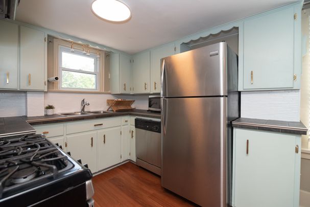 For Lease - 5853 Mcleod Road, Niagara Falls, Ontario - Photo 1