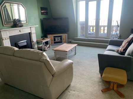 Esplanade, Scarborough - Photo 3