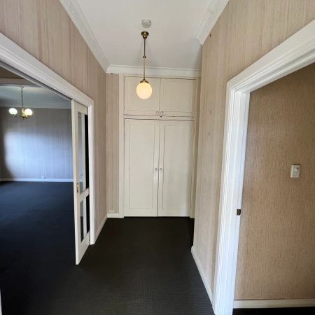 Stylish 3-Bedroom Home in Central Albury - Photo 3