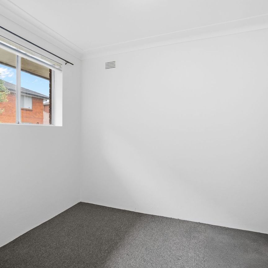 Spacious Two Bedroom Apartment - Photo 1