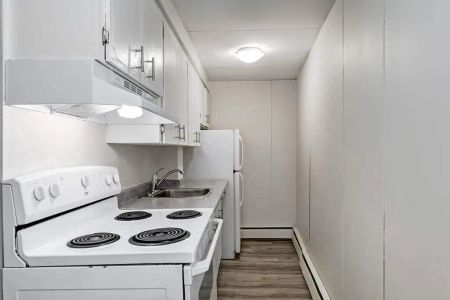 - 2 Bedroom at Arlington Heights - Photo 2