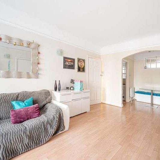 Mortimer Crescent, St John's Wood, NW6 - Photo 1