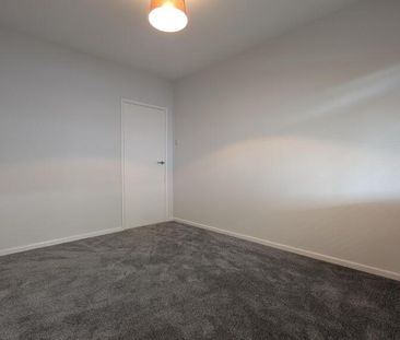 3 Queensway, Carryduff, Belfast, BT8 8NX - Photo 2