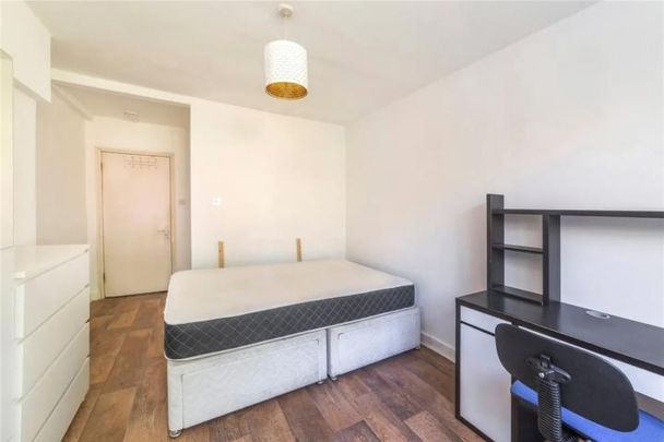 Spacious 3 bedroom garden property located new Archway tube station - Photo 1