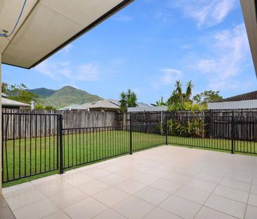 Air Conditioned - Fully Tiled - Two Living Areas - New Curtains - 1... - Photo 1