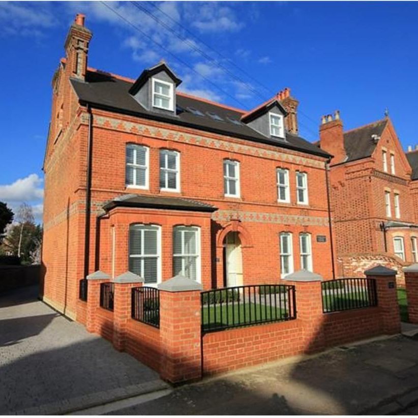 Castle Crescent, Reading, Berkshire - Photo 1