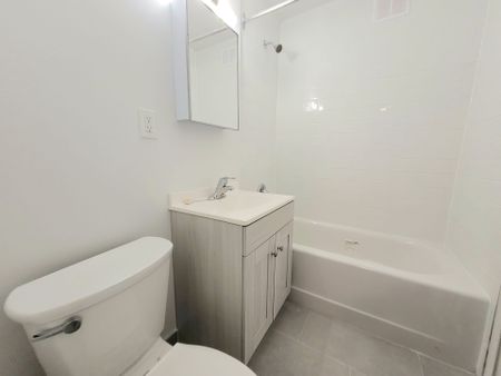 For Lease - 852 Broadview Avenue Unit# 303, Toronto, Ontario - Photo 5