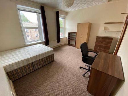 4 bedroom terraced house to rent - Photo 3