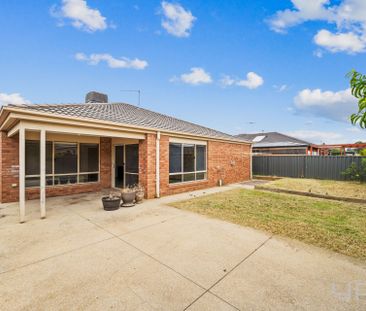 15 Cardinia Grove, Manor Lakes - Photo 3