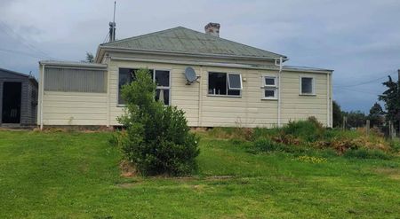 Family Home - Photo 4