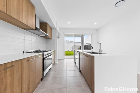 Stunning Family Sanctuary in Oran Park - Photo 5