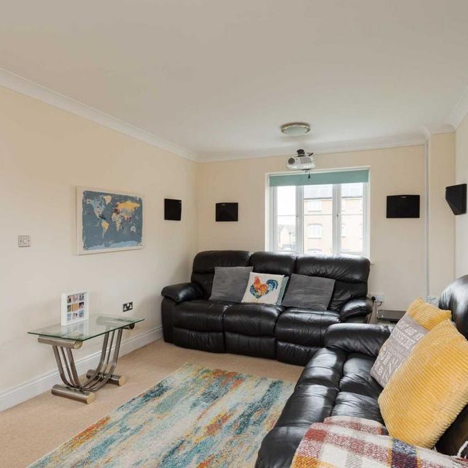 4 bedroom detached house to rent - Photo 1