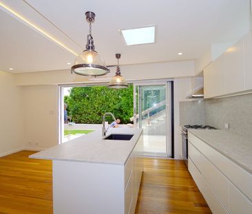 Near New - Stylishly appointed with highest quality inclusions. - Photo 4