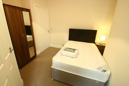 4 Bed - **bills And Cleaning Included** - Grosvenor Street, Sunderland - Photo 5