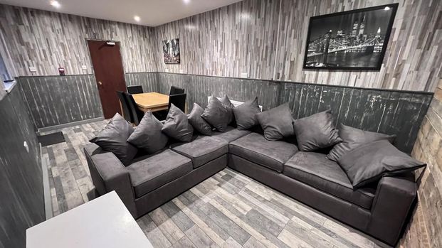 8 bedroom house share to rent - Photo 1