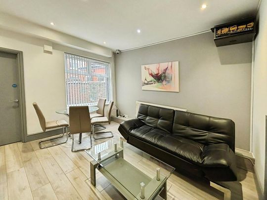 5 bedroom terraced house to rent - Photo 1