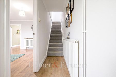 3 bedroom semi-detached house to rent - Photo 3