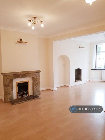 3 bedroom end of terrace house to rent - Photo 4