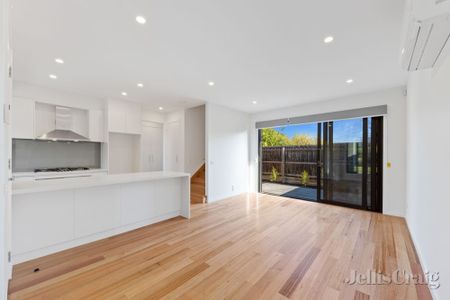 22 Sparks Avenue, Thornbury - Photo 2