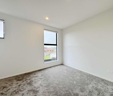 Brand-New Townhouse – Modern Style and Smart Design - Photo 2