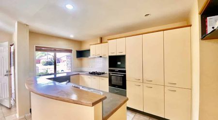 Well located home 4 bedroom home - Photo 4