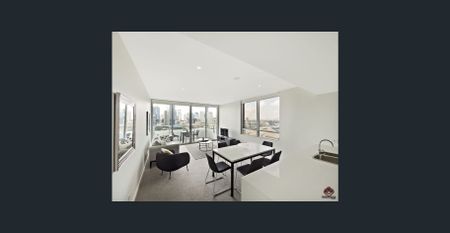Spacious furnished two-bedroom apartment located on the 19th floor in the vibrant South Brisbane! - Photo 5