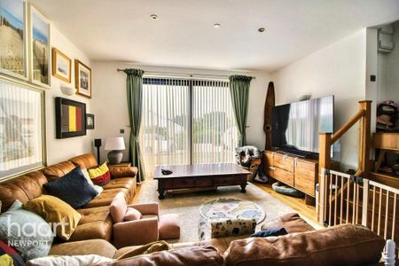 4 bedroom detached house to rent - Photo 4