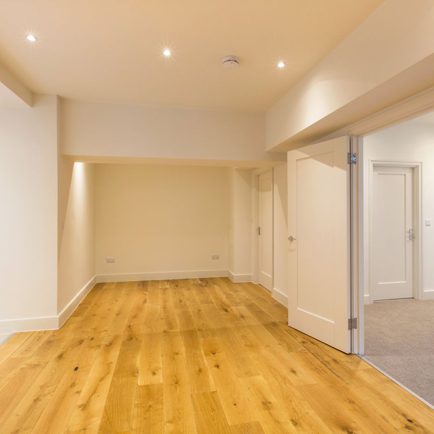 Grove End Gardens, Grove End Road, St Johns Wood, London, NW8 9LL - Photo 1