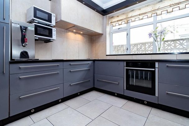 1 bedroom in a house share to rent - Photo 1