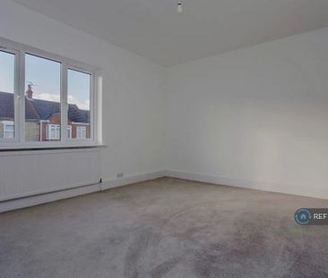 3 bedroom end of terrace house to rent - Photo 5