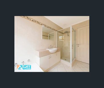 FAMILY COMFORT & OUTDOOR ENTERTAINING IN PRESTIGIOUS RANFORD ESTATE - Photo 1