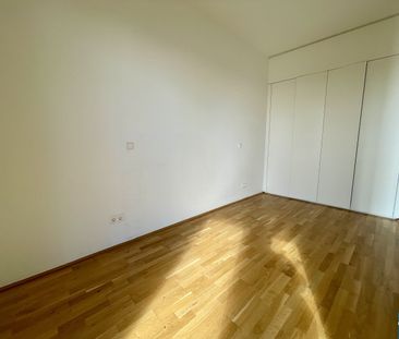 Wunderschöne Dachgeschoßwohnung mit Blick über die Stadt! - Photo 2