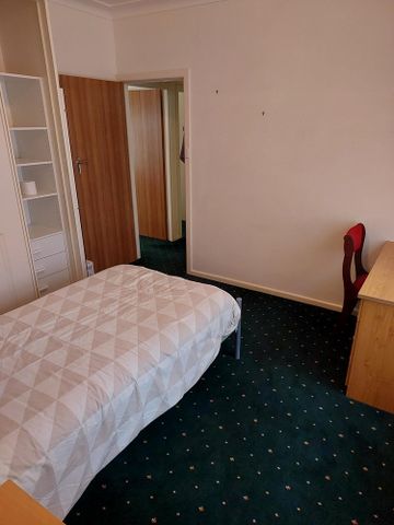 3-bedroom shared house, Market st - Photo 4