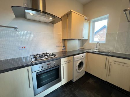 References Pending - 2 bed Apartment - Photo 5