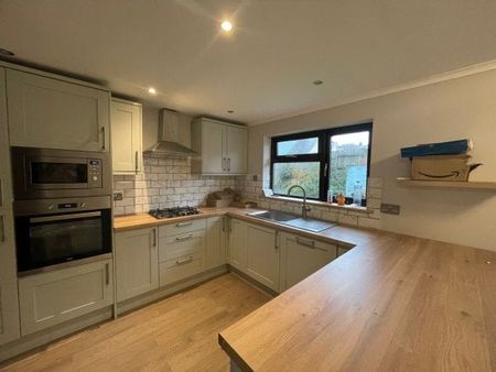 Mount Ambrose, Redruth, TR15 - Photo 2