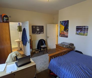 3 bedroom flat to rent - Photo 4