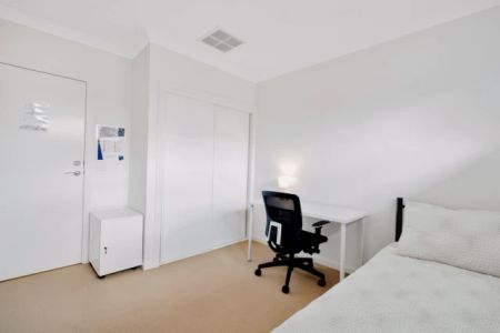 Single Room - Photo 3