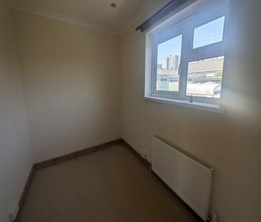 3 bedroom end of terrace house to rent - Photo 3