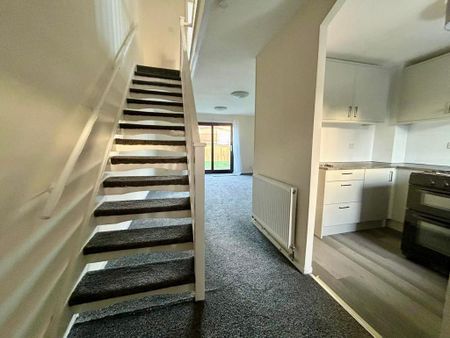 3 bedroom semi-detached house to rent - Photo 3