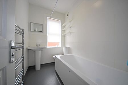 4 bedroom detached house to rent - Photo 4