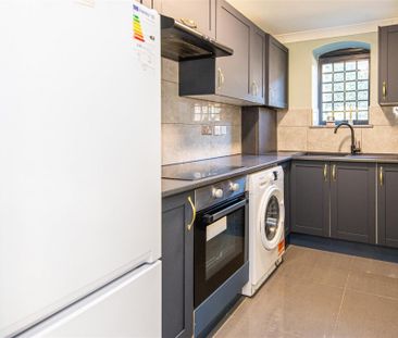 1 bed Flat To Let - Photo 4