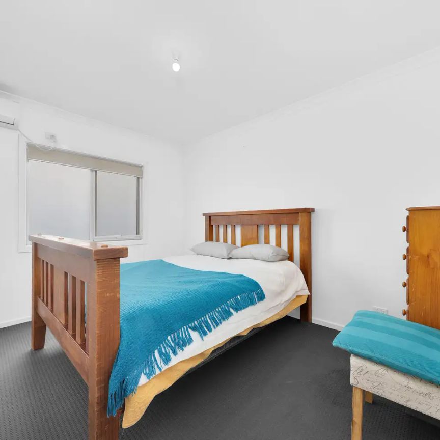 “Modern 2-Bedroom Townhouse in the Heart of Craigieburn” - Photo 1