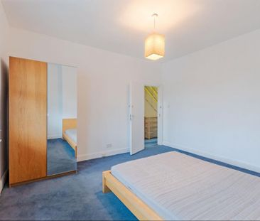 4 bedroom flat to rent - Photo 2