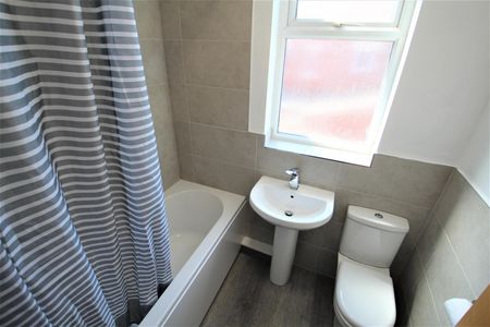 Winston Gardens, Headingley, LS6 3LA, Leeds - Photo 4