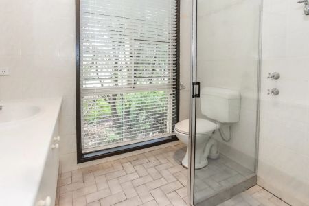 SHARE HOUSE - 1 bedroom with ensuite - Fully Furnished - Photo 2