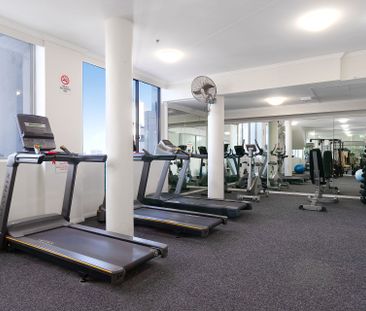Spacious, Private & Ultra-Convenient Chatswood Living - Photo 5