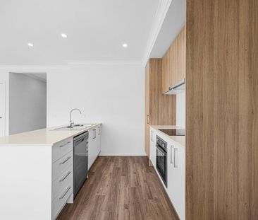 Brand-New 4-Bedroom Townhouse in Prime Wyndham Vale Location - Photo 3